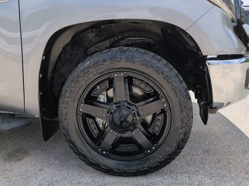Used 2018 Toyota Tundra SR5 w/ SR5 Upgrade Package RWD image 12