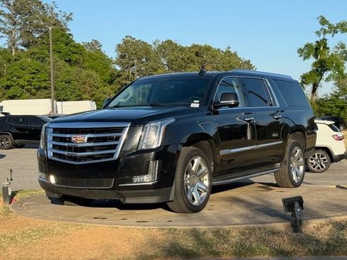 Used 2018 Cadillac Escalade ESV Premium Luxury image 3
