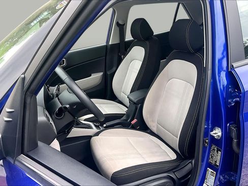 Used 2026 Hyundai Venue SEL FWD image 8