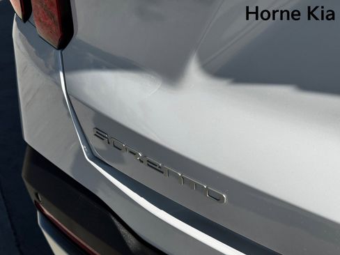 New 2026 Kia Sorento S w/ S Panoramic Sunroof Package image 9