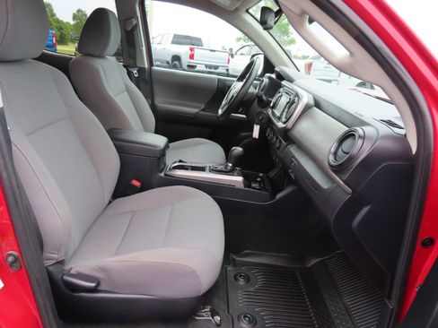 Used 2019 Toyota Tacoma SR5 image 40