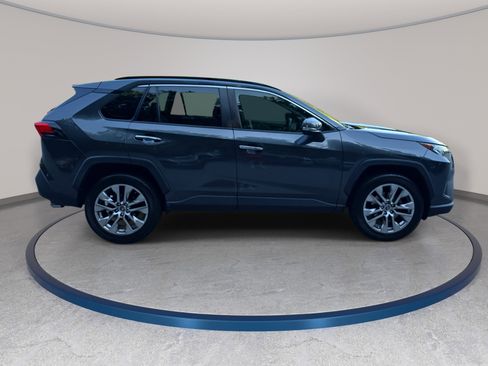 Used 2019 Toyota RAV4 Limited w/ Advanced Technology Package FWD image 4