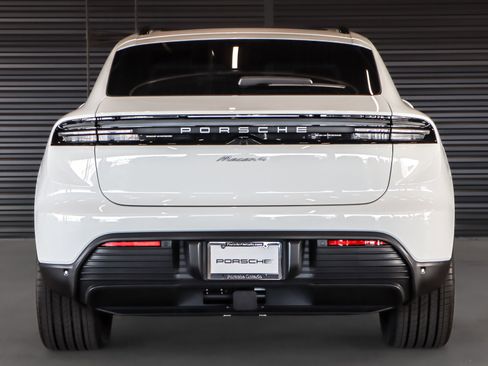 New 2026 Porsche Macan 4 Electric image 9