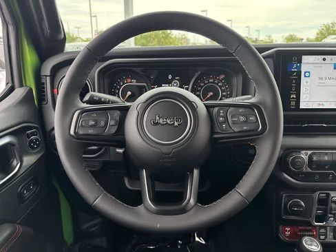 New 2025 Jeep Gladiator Rubicon image 17