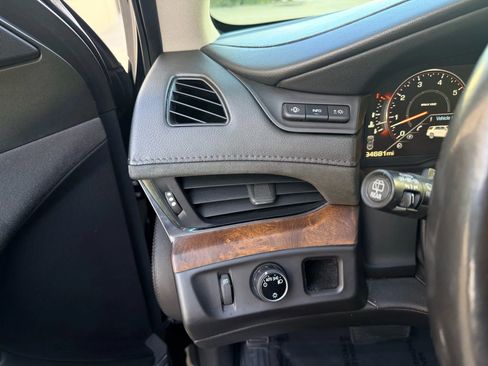 Used 2015 Cadillac Escalade ESV Luxury image 29