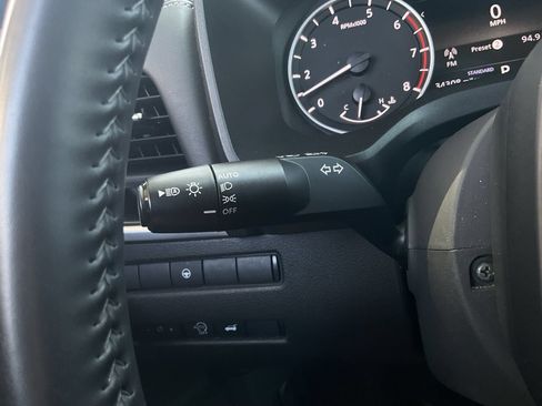 Used 2025 Nissan Rogue SV FWD image 36