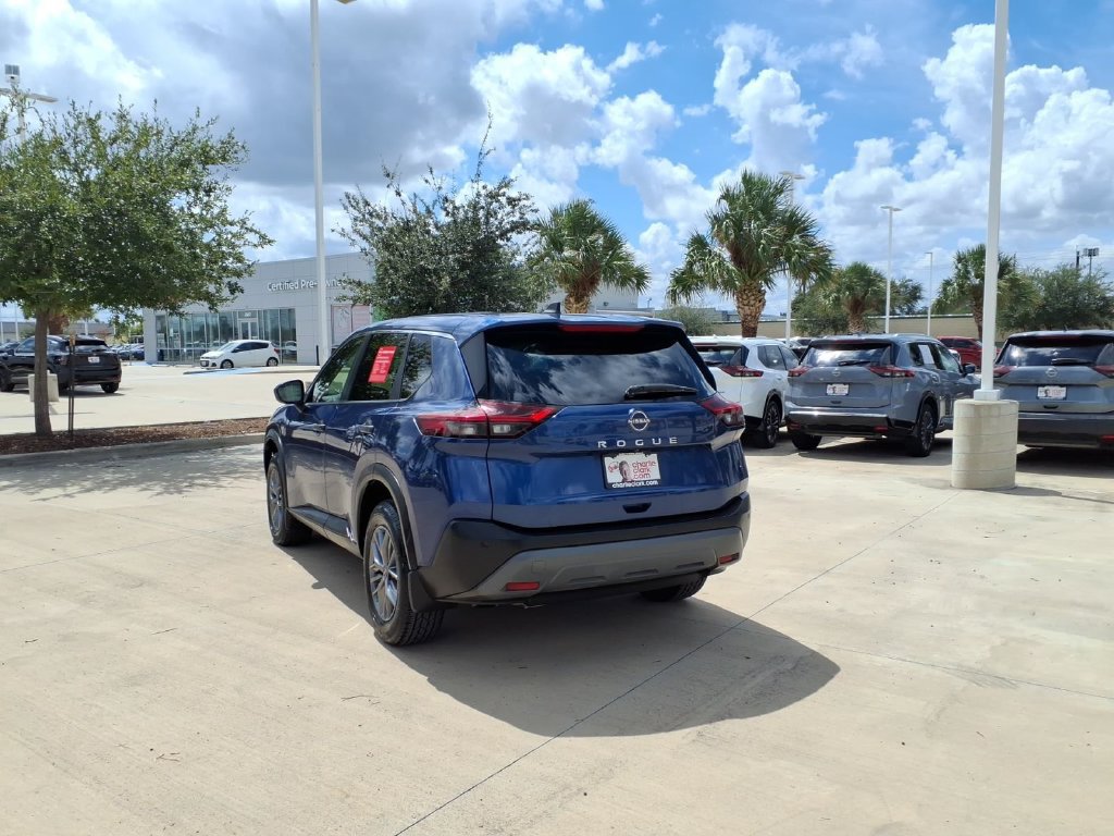 Used 2023 Nissan Rogue S FWD image 3