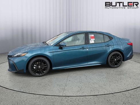 New 2026 Toyota Camry SE FWD image 3