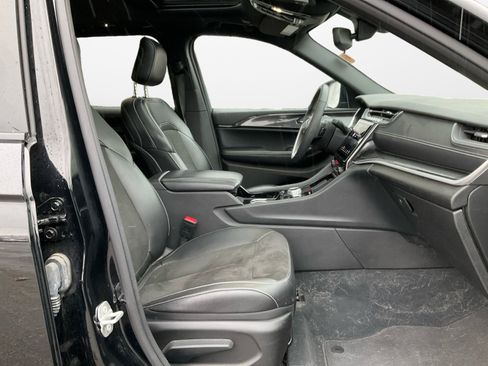 Used 2023 Jeep Grand Cherokee Altitude image 15