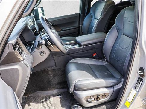 Used 2024 Lexus GX 550 w/ Accessory Package (Z1) AWD/4WD image 12