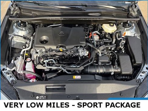 Used 2025 Toyota Camry SE w/ Convenience Package image 19