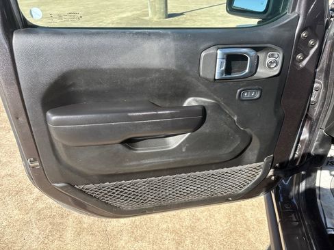 Used 2021 Jeep Wrangler Unlimited Rubicon w/ Xtreme Recon 35" Tire Package image 11