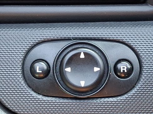 Used 2004 Chrysler Sebring LX FWD image 22
