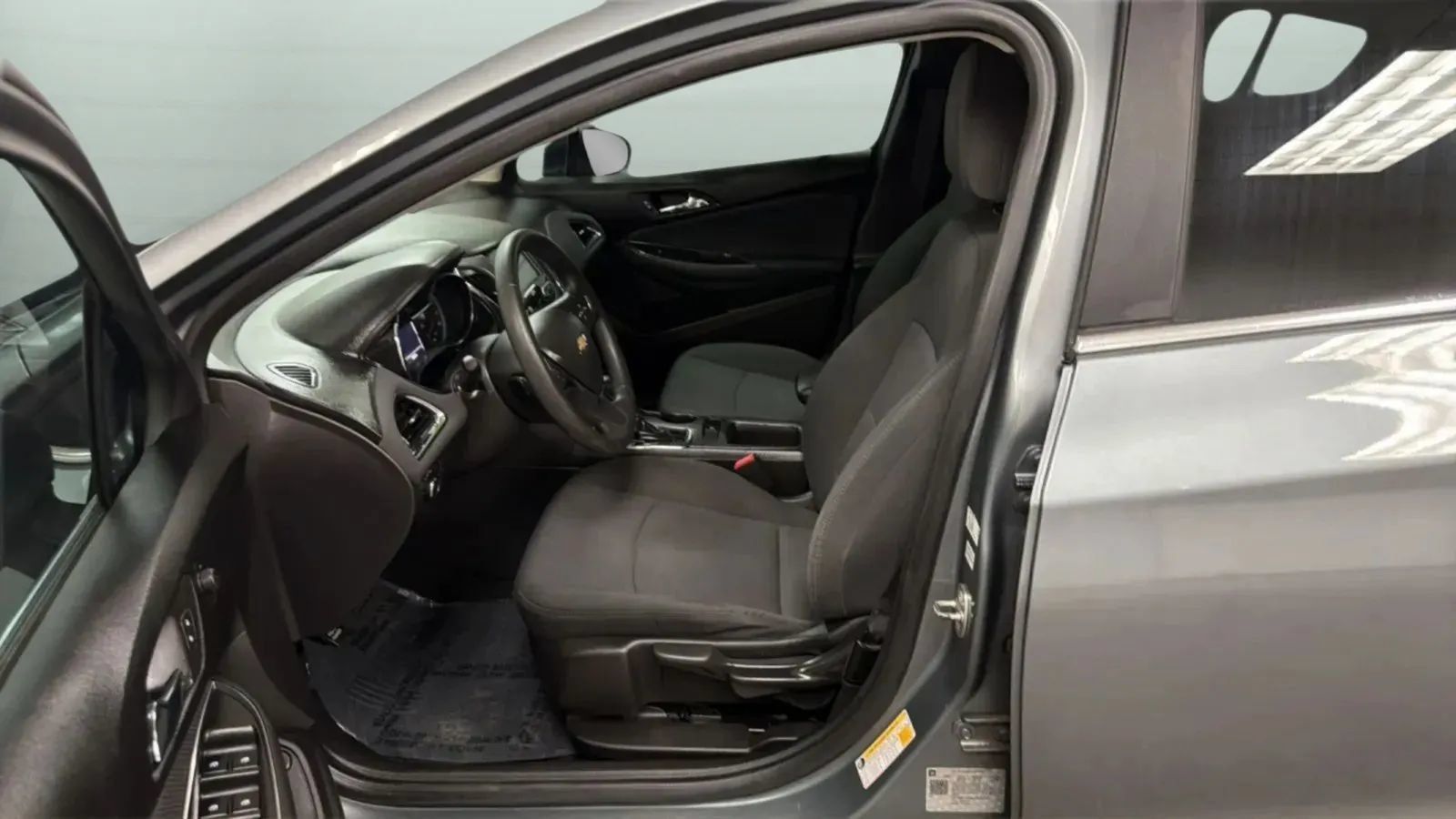 Used 2018 Chevrolet Cruze LT FWD image 20