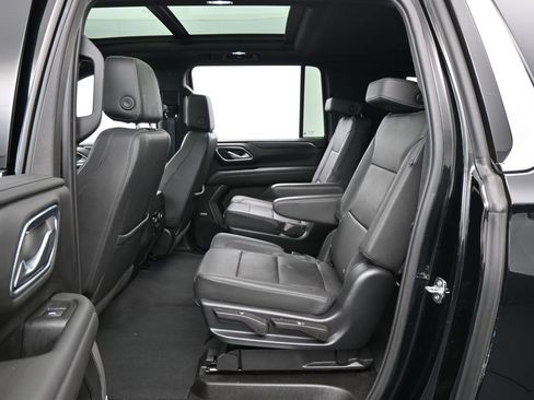 Used 2024 Chevrolet Suburban LT image 39