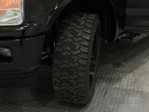 Used 2019 Ford F150 Lariat image 36