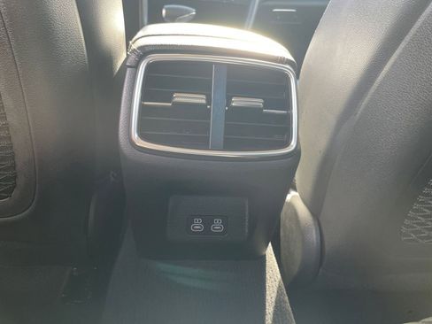 Used 2025 Genesis G70 2.5T image 24