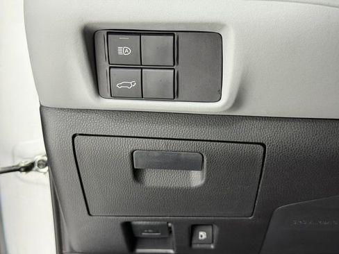 Used 2022 Toyota Highlander LE FWD image 9