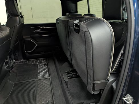 Used 2022 RAM 1500 Laramie w/ Sport Appearance Package AWD/4WD image 8