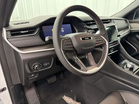 New 2026 Jeep Grand Cherokee Limited RWD image 17