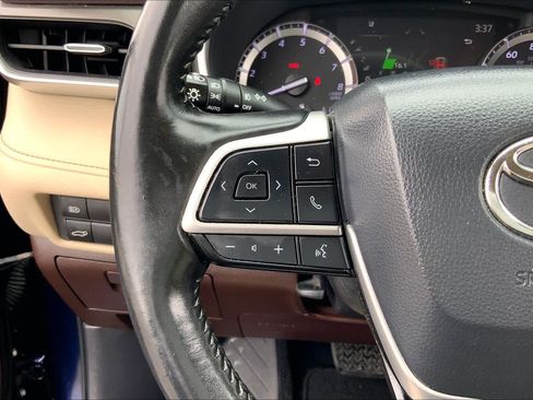 Used 2022 Toyota Highlander XLE FWD image 23