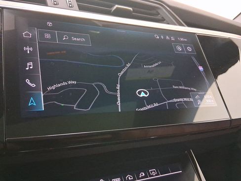 Used 2022 Audi e-tron Premium Plus w/ Premium Plus Package image 21