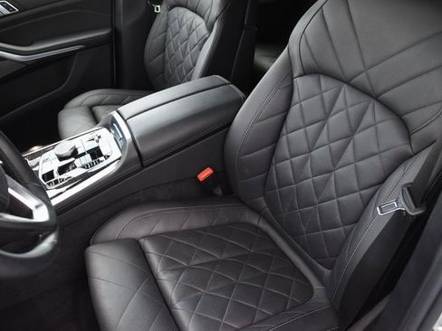 Used 2024 BMW X5 xDrive50e image 4