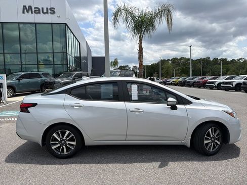 Used 2020 Nissan Versa SV FWD image 8