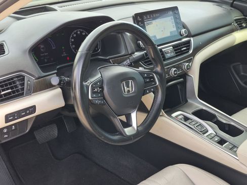 Used 2020 Honda Accord Touring image 11