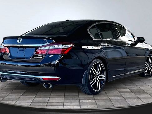 Used 2017 Honda Accord Touring image 6