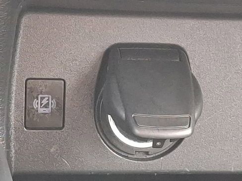 Used 2025 Nissan Versa SV image 24