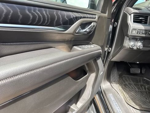 Used 2024 GMC Yukon Denali RWD image 29