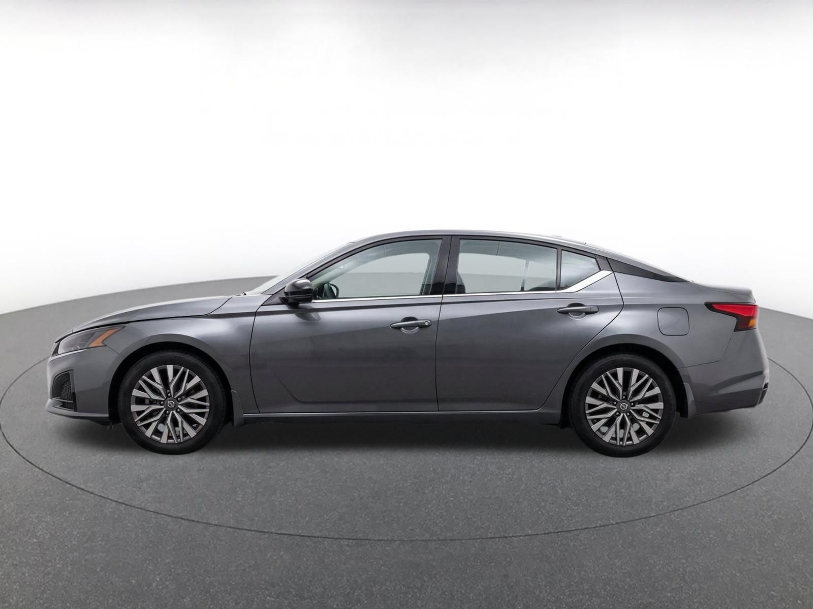 Used 2025 Nissan Altima 2.5 SV FWD image 4