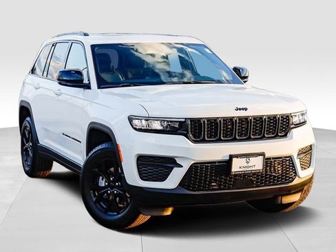 New 2025 Jeep Grand Cherokee Altitude image 2