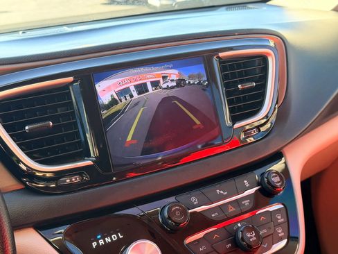 Used 2019 Chrysler Pacifica Touring Plus w/ Tire & Wheel Group image 21