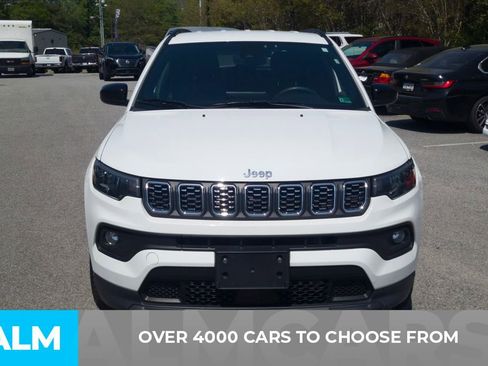 Used 2024 Jeep Compass Latitude AWD/4WD image 2