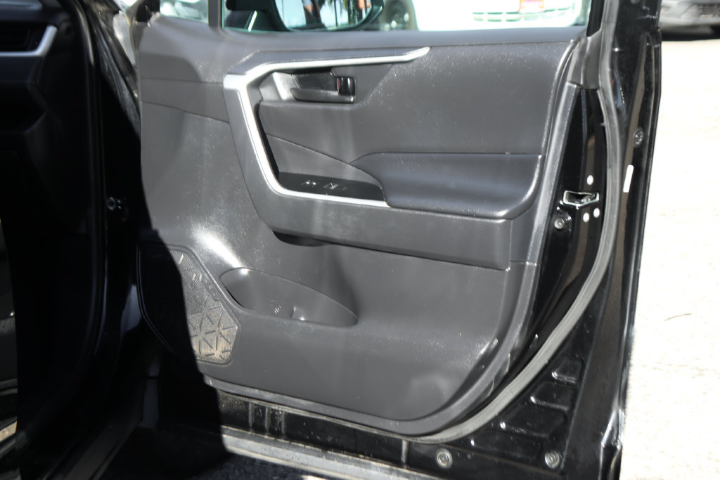 Used 2021 Toyota RAV4 LE FWD image 36