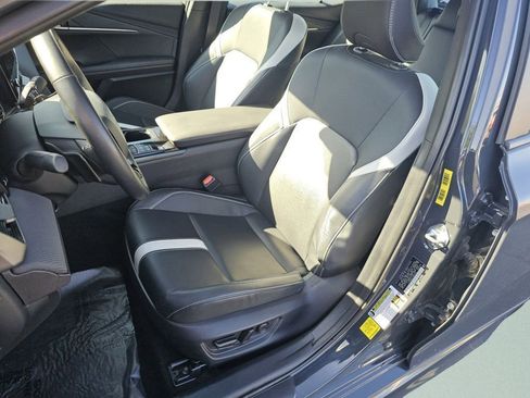 Used 2025 Toyota Camry SE FWD image 6