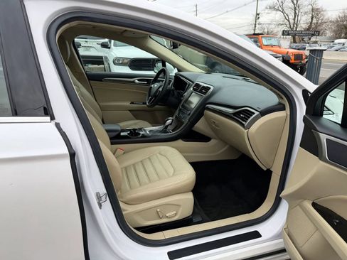 Used 2016 Ford Fusion SE w/ Equipment Group 502A FWD image 23