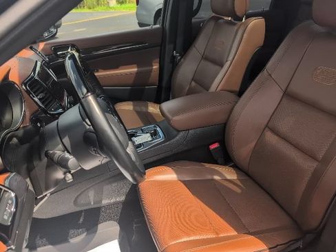 Used 2021 Jeep Grand Cherokee Overland AWD/4WD image 14