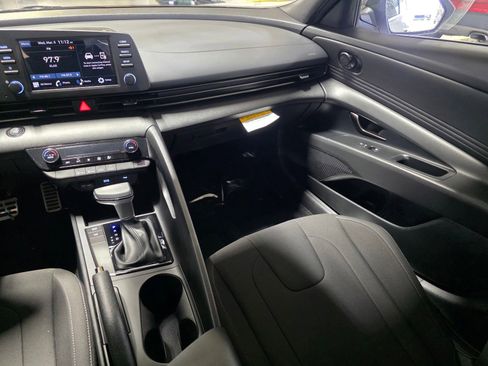 Certified 2025 Hyundai Elantra Sport FWD image 17