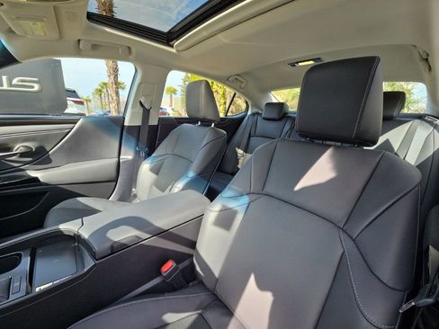 Certified 2023 Lexus ES 250 w/ Premium Package AWD/4WD image 14