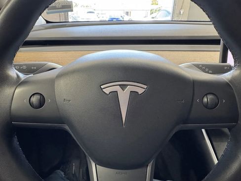 Used 2020 Tesla Model Y Long Range image 22