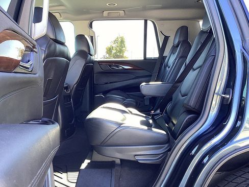 Used 2020 Cadillac Escalade 2WD image 15