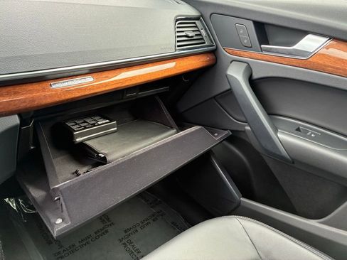 Used 2023 Audi Q5 2.0T Premium w/ Convenience Package image 38