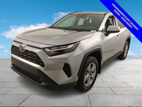 Used 2025 Toyota RAV4 XLE w/ Convenience Package FWD image 4