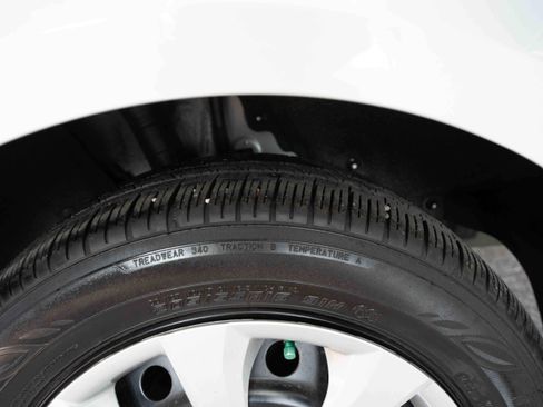 Used 2025 Toyota Corolla LE image 29