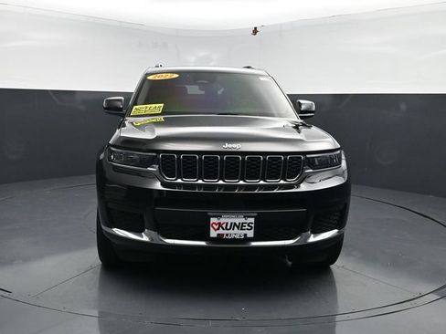 Used 2022 Jeep Grand Cherokee L Laredo w/ Luxury Tech Group I AWD/4WD image 2