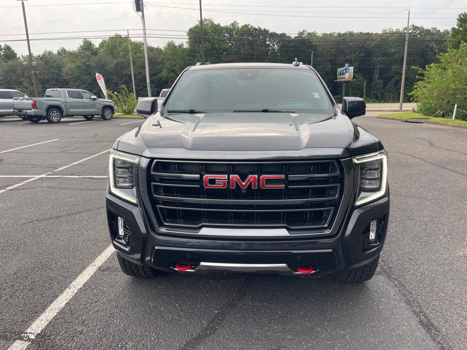 Used 2023 GMC Yukon AT4 w/ AT4 Premium Package AWD/4WD image 2