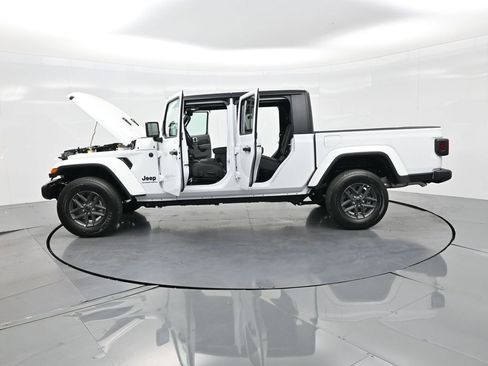 New 2025 Jeep Gladiator Sport image 36